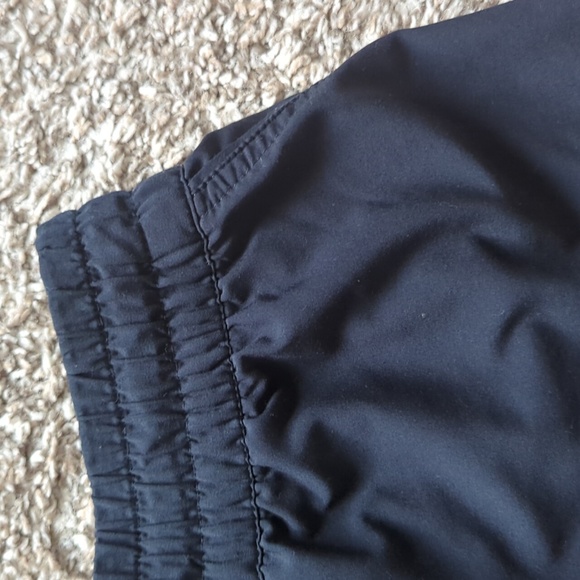 Vuori Dark blue shorts - Picture 6 of 9